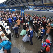 Ukraina pradėjo tyrimą dėl atidaryto traukinių eismo Kerčės tiltu