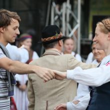 Akcija „Visa Lietuva šoka“ kviečia į bendrą tradicinio šokio sūkurį