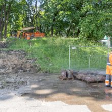 Iš sostinės Tauro kalno laiptų išmontuoti žydų antkapiai grįžta į kapines 