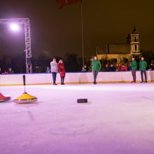 Puiki žinia: čiuožykla Lukiškių aikštėje veiks iki pat pavasario
