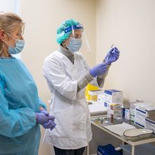 Omikron atmainai pritaikytų 100 tūkst. vakcinos dozių Lietuvą pasieks šią savaitę