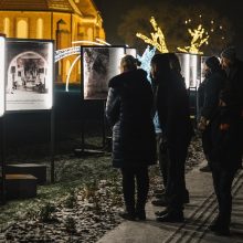 Šalia Zapyškio bažnyčios atidaryta unikali istorinių fotografijų paroda
