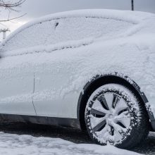 Elektromobilių vairuotojų kančios žiemą: gelbsti net važiavimo stilius