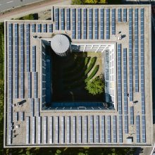 Nuo stogų iki parkų: saulės energetika įgauna pagreitį