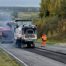 „Nemuno žiede“ klojamas naujas asfaltas