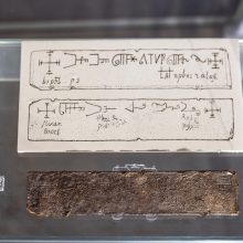 Neįminta mįslė Valdovų rūmuose: galbūt tai – senovės lietuvių raštas?