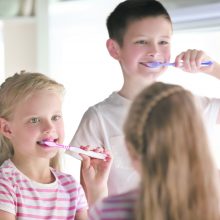 Studentų odontologų asociacija vaikus moko tinkamai prižiūrėti dantis