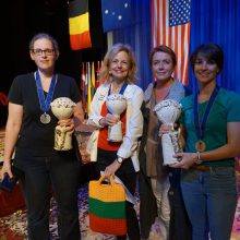 Triumfas: pasaulio karšto oro balionų moterų čempionatas, 2016 m. Prizininkės ir joms sukurti apdovanojimai.