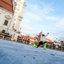 Rotušės aikštėje ledą išbandė pirmieji čiuožėjai