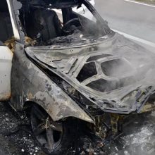 Magistralėje Vilnius-Panevėžys sudegė BMW