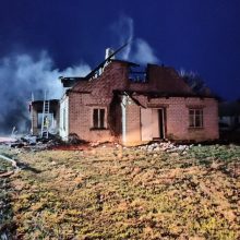 Tragiškas gaisras Anykščių rajone: žuvo paauglė, du mažamečiai ir pernai gimęs kūdikis