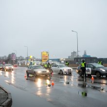 Ilgąjį savaitgalį pro blokpostus Kaune veržėsi tūkstančiai vairuotojų: tarp jų – girti ir beteisiai