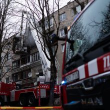 Iš degančio daugiabučio Viršuliškėse buvo išgelbėta penkiolika žmonių, du žuvo