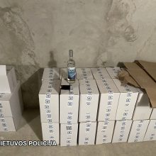 Vilniaus regione rasta nelegalių cigarečių ir alkoholio už 55 tūkst. eurų: sulaikyti du asmenys
