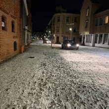 Kaunietės susierzino: rekonstruojamoje Vilniaus gatvėje zuja automobiliai
