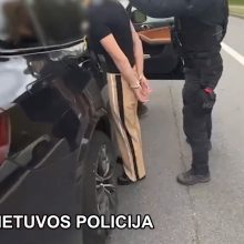 Paaiškėjo BMW gaudynių Vilniaus gatvėse priežastis: su įkalčiais sučiupta nusikalstama grupuotė