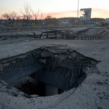 Karas Ukrainoje: Kijevas sulaukė pirmojo stipraus smūgio – atakuotas televizijos bokštas