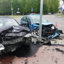 Avarija Aleksote: automobiliai užlėkė ant šaligatvio, yra sužalotų