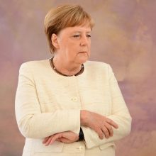 A. Merkel prakalbo apie savo drebulio priepuolius: įvardijo, kas juos lėmė