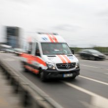 Medikų rankose atsidūrė Vilniuje automobilio partrenktas mažametis