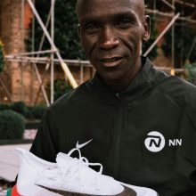 Rekomenduoja: „Nike AlphaFly NEXT%“ bėgimo batus geriausiai vertina ir olimpinis maratono čempionas kenietis E.Kipchoge.