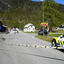 Policija: asmuo, įtariamas dėl išpuolio Norvegijoje, yra vienos iš aukų sutuoktinis