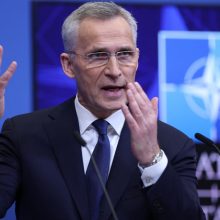 NATO vadovas: Ukraina gavo 1 550 šarvuočių, 230 tankų