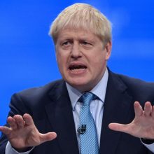 BBC valdybos pirmininkas atsistatydina dėl paskolos B. Johnsonui