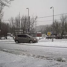Gyventojas prašo atsiliepti Klaipėdoje kelio ženklą tiesinusį vairuotoją