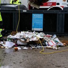 Nelaimė V. Krėvės prospekte: į atliekų konteinerį įkrito žmogus