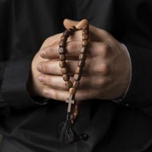 Šokiruojanti ataskaita: per 200 vaikų galėjo būti lytiškai išnaudoti dvasininkų