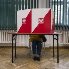Apklausa: PiS laimėjo Lenkijos rinkimus, bet daugumą gali įgyti opozicija
