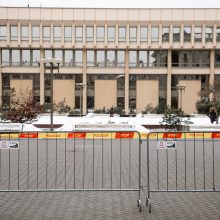 Šeimų sąjūdis prie Seimo pradėjo protesto akciją, o į kitus miestus vyks su dovanomis