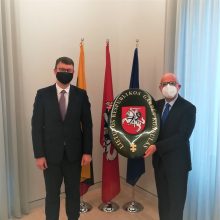 Komanda: Lietuvos ambasadorius Italijoje Ričardas Šlepavičius <span style=color:red;>(kairėje)</span> ir naujasis garbės konsulas.