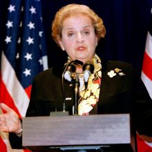 Pasaulio diplomatijos bendruomenė reiškia pagarbą velionei M. Albright