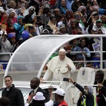 Popiežius lankėsi Mozambiko ligoninėje: atkreipė dėmesį į ŽIV ir AIDS