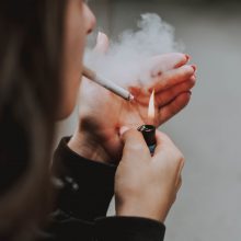 Latvija apsisprendė: uždraus parduoti rūkalus jaunesniems nei 20 metų asmenims