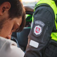 Vilniuje kolegoms įkliuvo policijos pareigūnas: vairavo automobilį neblaivus