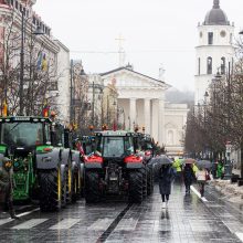 Ūkininkai prašo policijos palydos išvykstant: kitaip negalės judėti automagistralėmis