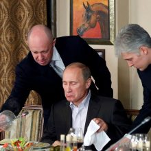 Ironiška V. Putino „virėjo“ pabaiga: J. Prigožiną galėjo pražudyti bomba vyno dėžėje