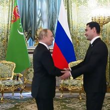 V. Putino susitikimas su Turkmėnijos prezidentu užminė mįslę: vaizdo įrašas sumontuotas?