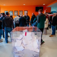 Balsavusių rinkėjų apklausa: Lenkijos valdančiųjų inicijuotas referendumas neįvyko