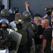 Baltarusija praneša, kad per protestus sulaikyta dar 700 žmonių