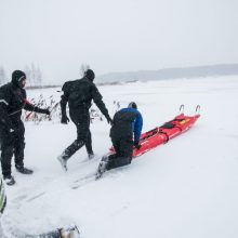 Vilniuje išgelbėtas į ežerą įlūžęs žmogus