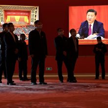 Lėtėjant Kinijos ekonomikai, Xi Jinpingas rengiasi valdyti istorinę trečią kadenciją