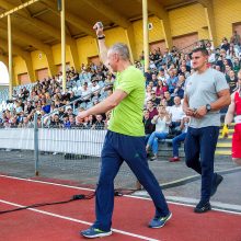 Boksas po atviru dangumi: lietuviai futbolo stadione įveikė Daniją