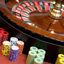 Siūloma laikinai apriboti priklausomų lošėjų galimybes lošti