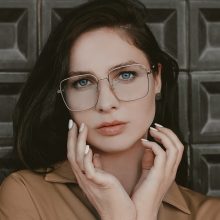 Penkios populiariausios rudens sezono akinių tendencijos pagal stilistą J. Šatą