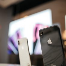 Tarp naujųjų „iPhone“ triumfuoja auksiniai „iPhone Xs Max“