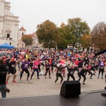 Rožinio kaspino mėnuo Kaune prasidėjo paramos vėžiu sergančioms moterims bėgimu